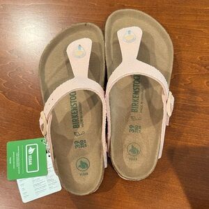 Birkenstock Gizeh Vegan Thong Sandals in Soft Pink